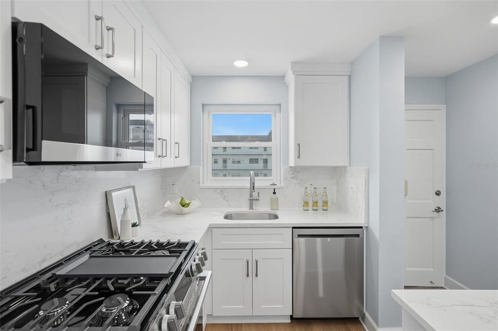 For Sale: $230,000 (1 beds, 1 baths, 1060 Square Feet)