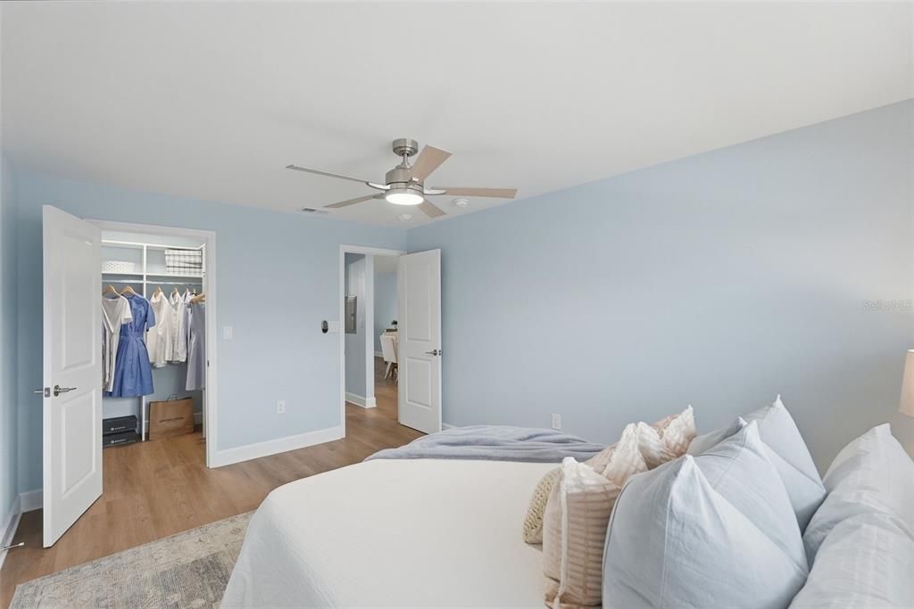 For Sale: $230,000 (1 beds, 1 baths, 1060 Square Feet)