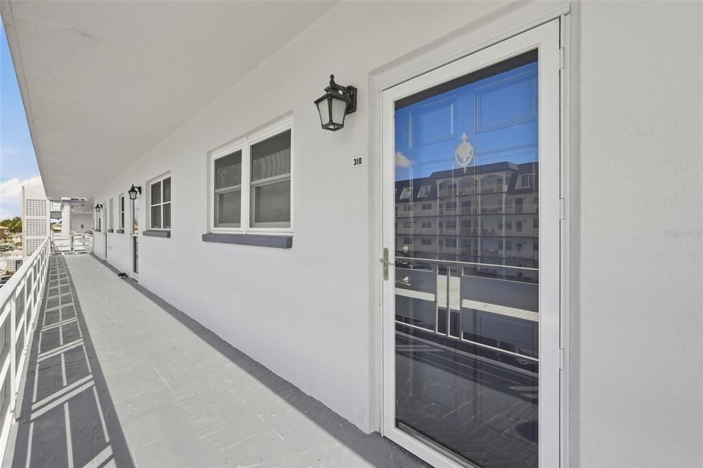 For Sale: $230,000 (1 beds, 1 baths, 1060 Square Feet)