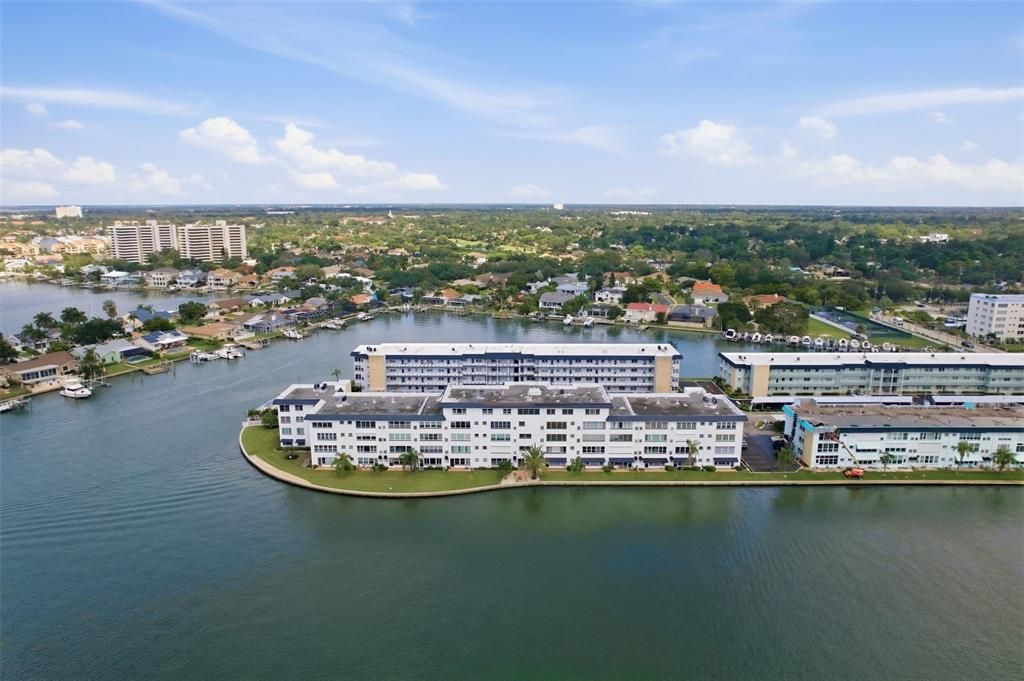 For Sale: $230,000 (1 beds, 1 baths, 1060 Square Feet)