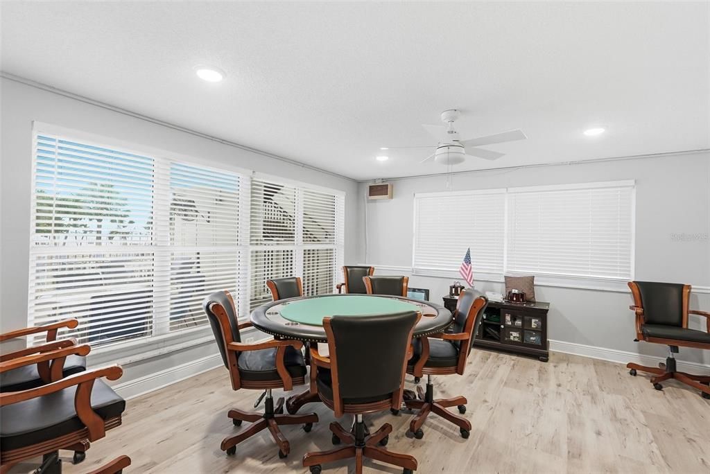 For Sale: $230,000 (1 beds, 1 baths, 1060 Square Feet)