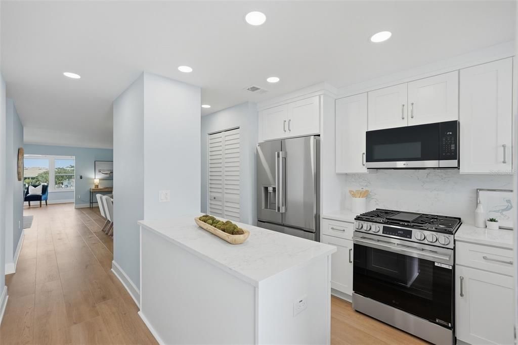 For Sale: $230,000 (1 beds, 1 baths, 1060 Square Feet)