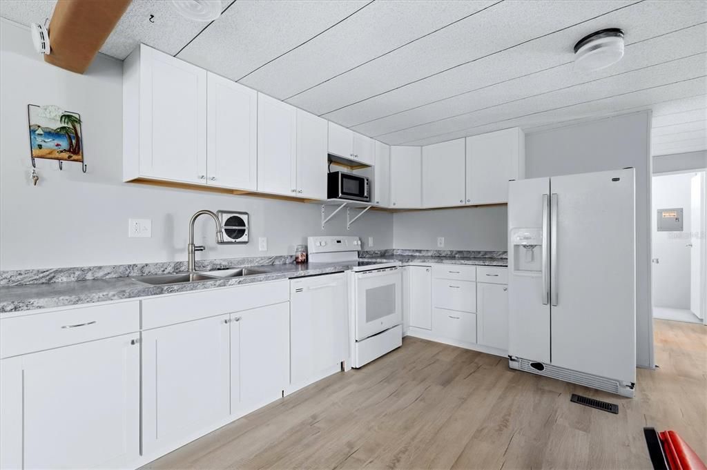 На продажу: $65,000 (2 спален, 1 ванн, 888 Квадратных фут)