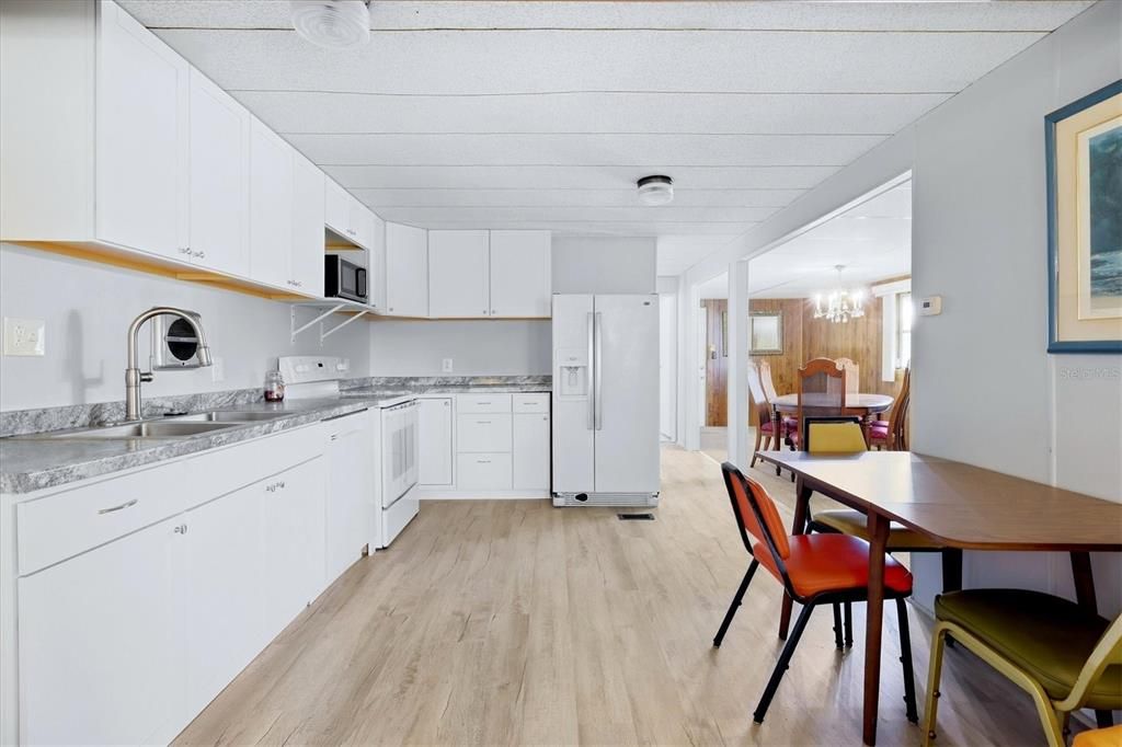 На продажу: $65,000 (2 спален, 1 ванн, 888 Квадратных фут)