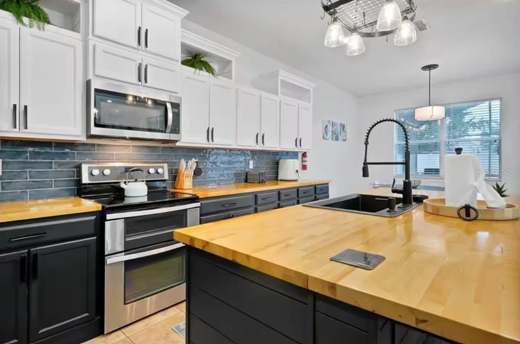В аренду: $3,750 (5 спален, 3 ванн, 3155 Квадратных фут)