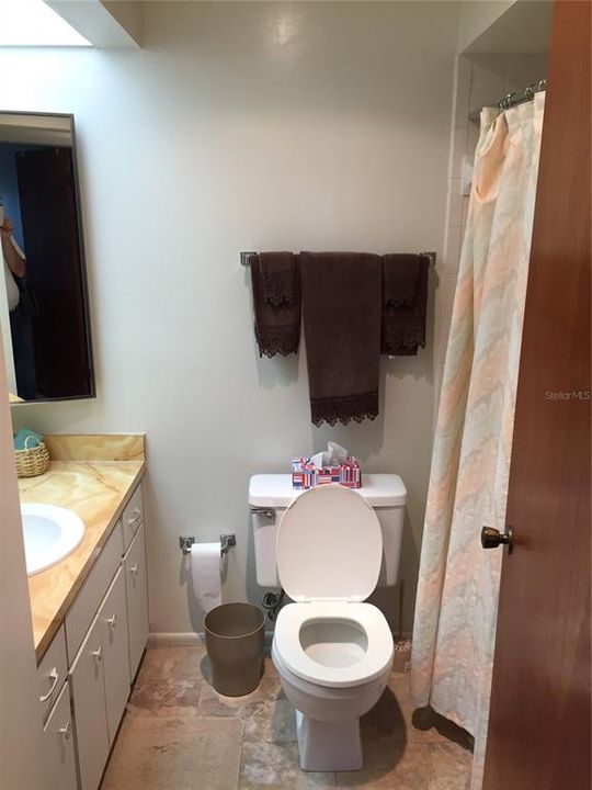 В аренду: $1,330 (2 спален, 1 ванн, 825 Квадратных фут)