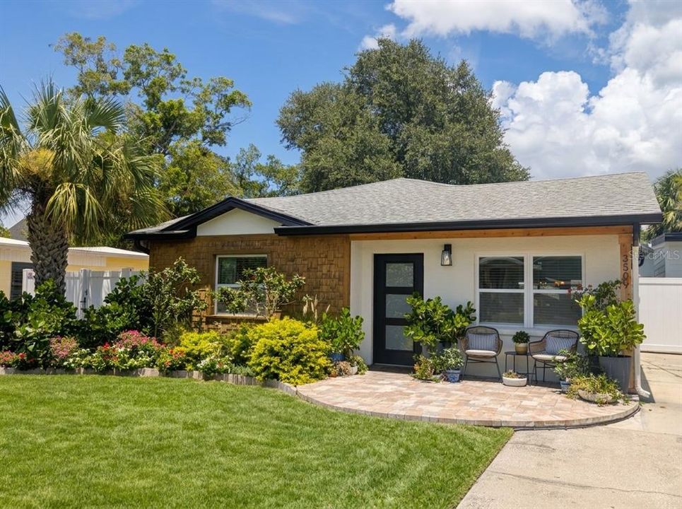 For Sale: $749,900 (4 beds, 2 baths, 1689 Square Feet)