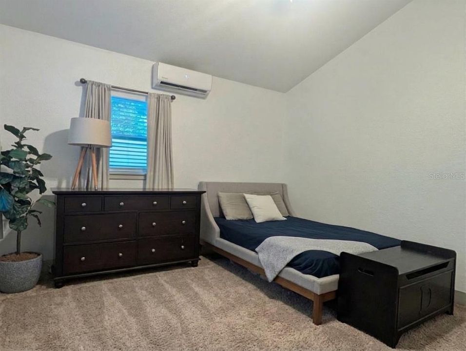 For Sale: $749,900 (4 beds, 2 baths, 1689 Square Feet)