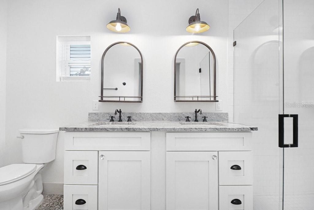 For Sale: $749,900 (4 beds, 2 baths, 1689 Square Feet)