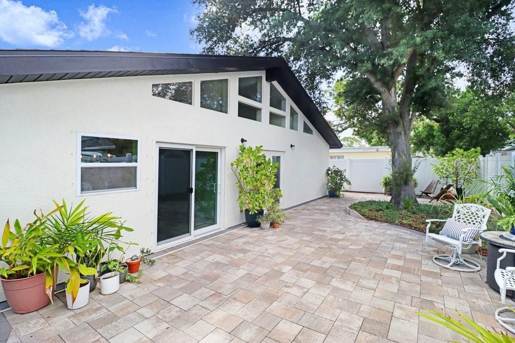 For Sale: $749,900 (4 beds, 2 baths, 1689 Square Feet)