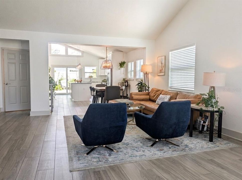 For Sale: $749,900 (4 beds, 2 baths, 1689 Square Feet)