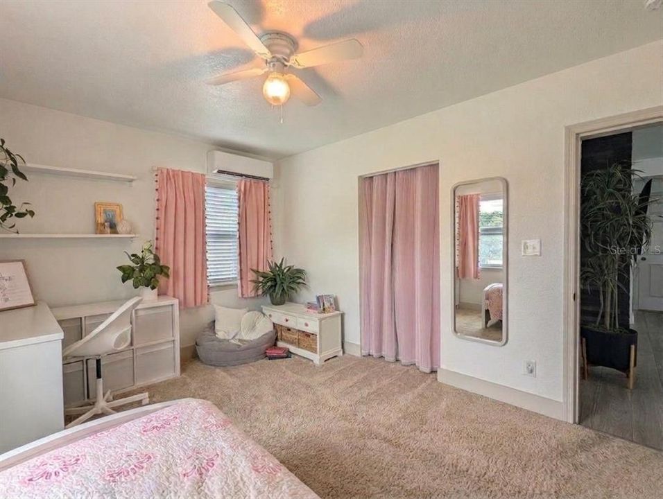 For Sale: $749,900 (4 beds, 2 baths, 1689 Square Feet)