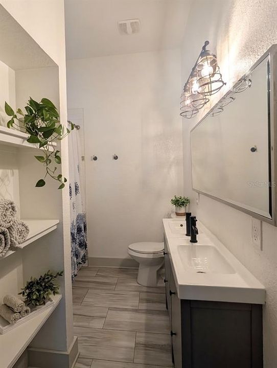 For Sale: $749,900 (4 beds, 2 baths, 1689 Square Feet)