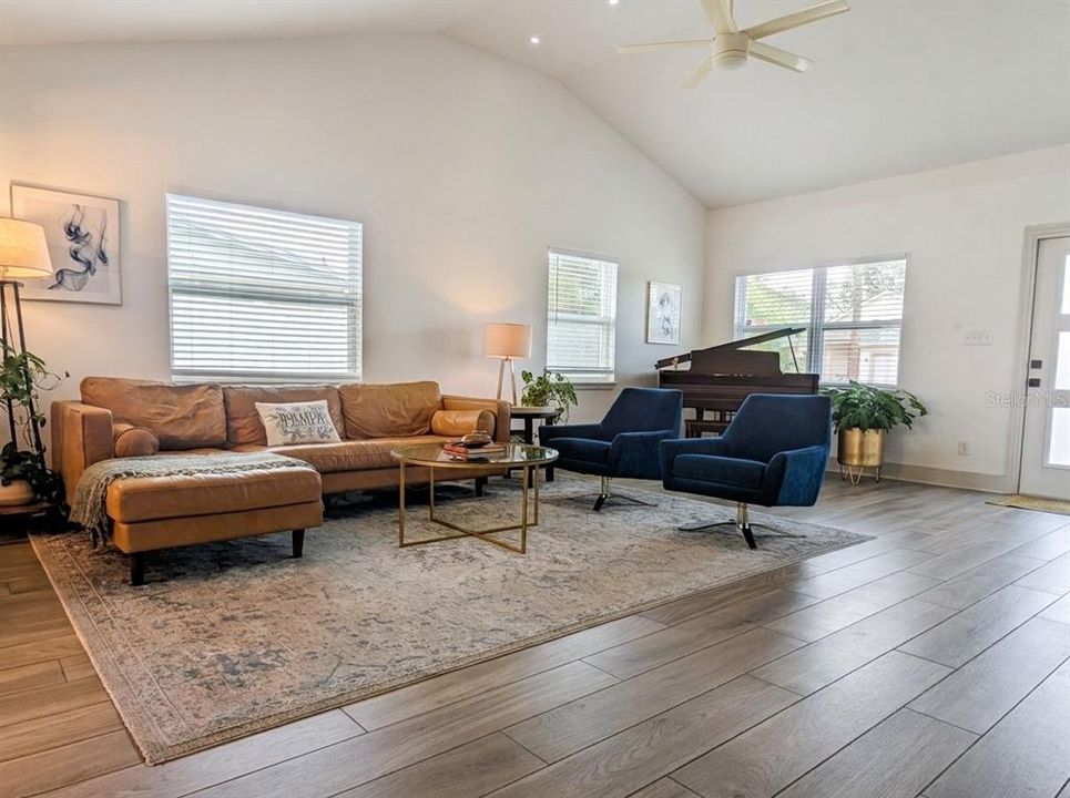 For Sale: $749,900 (4 beds, 2 baths, 1689 Square Feet)