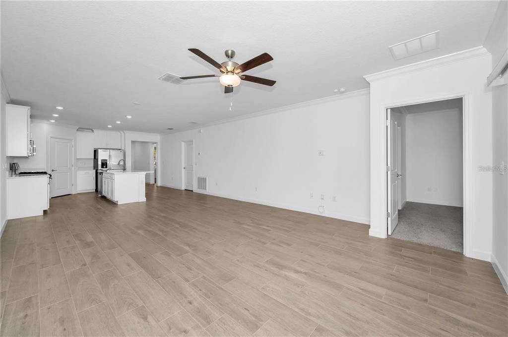 For Rent: $2,200 (2 beds, 2 baths, 1395 Square Feet)