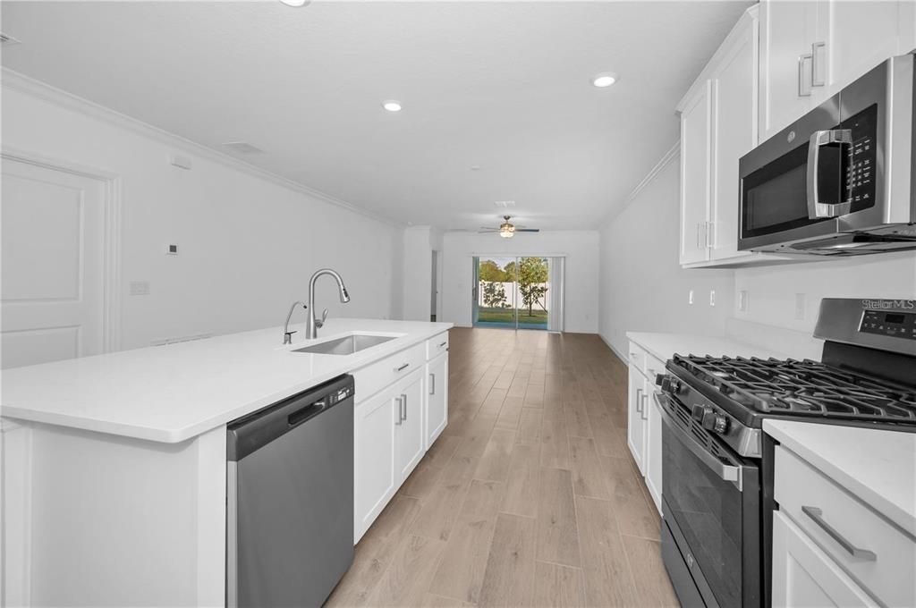 For Rent: $2,200 (2 beds, 2 baths, 1395 Square Feet)
