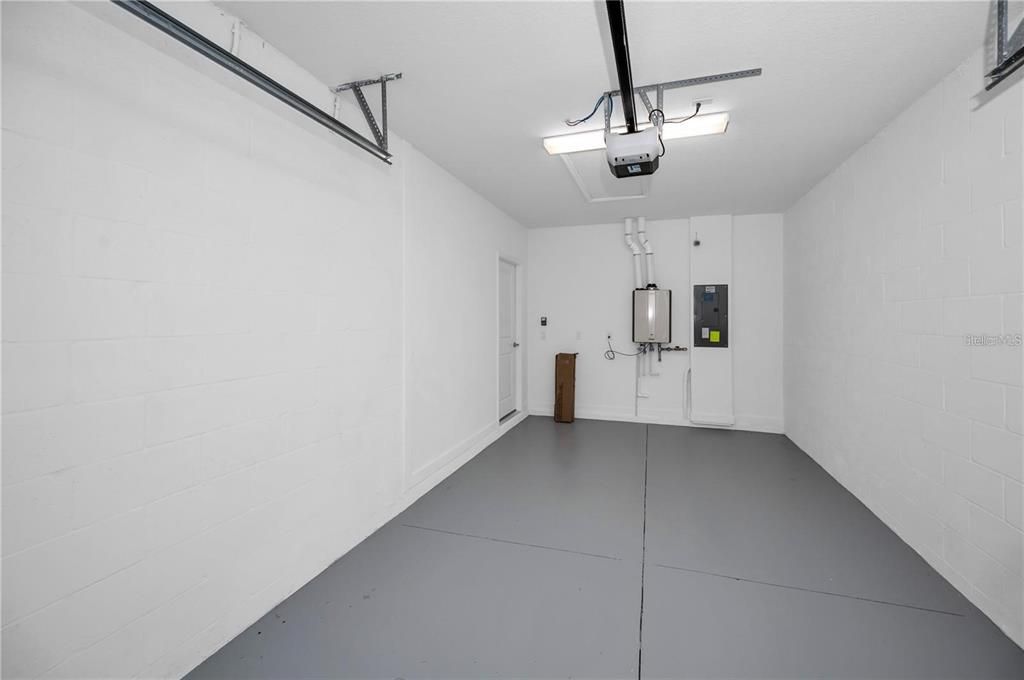 For Rent: $2,200 (2 beds, 2 baths, 1395 Square Feet)