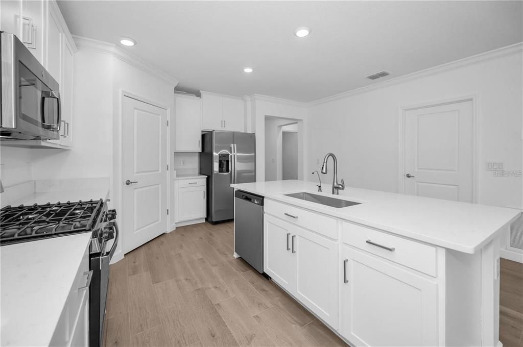 For Rent: $2,200 (2 beds, 2 baths, 1395 Square Feet)