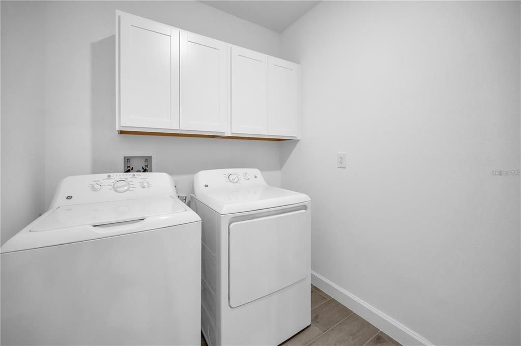 For Rent: $2,200 (2 beds, 2 baths, 1395 Square Feet)