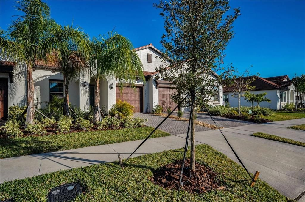 For Rent: $2,200 (2 beds, 2 baths, 1395 Square Feet)
