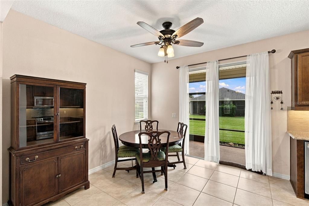 На продажу: $315,000 (2 спален, 2 ванн, 1392 Квадратных фут)
