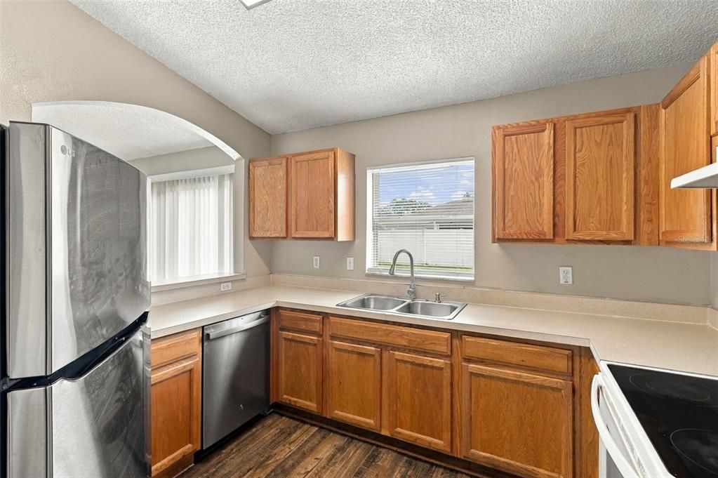 For Sale: $260,000 (3 beds, 2 baths, 1352 Square Feet)