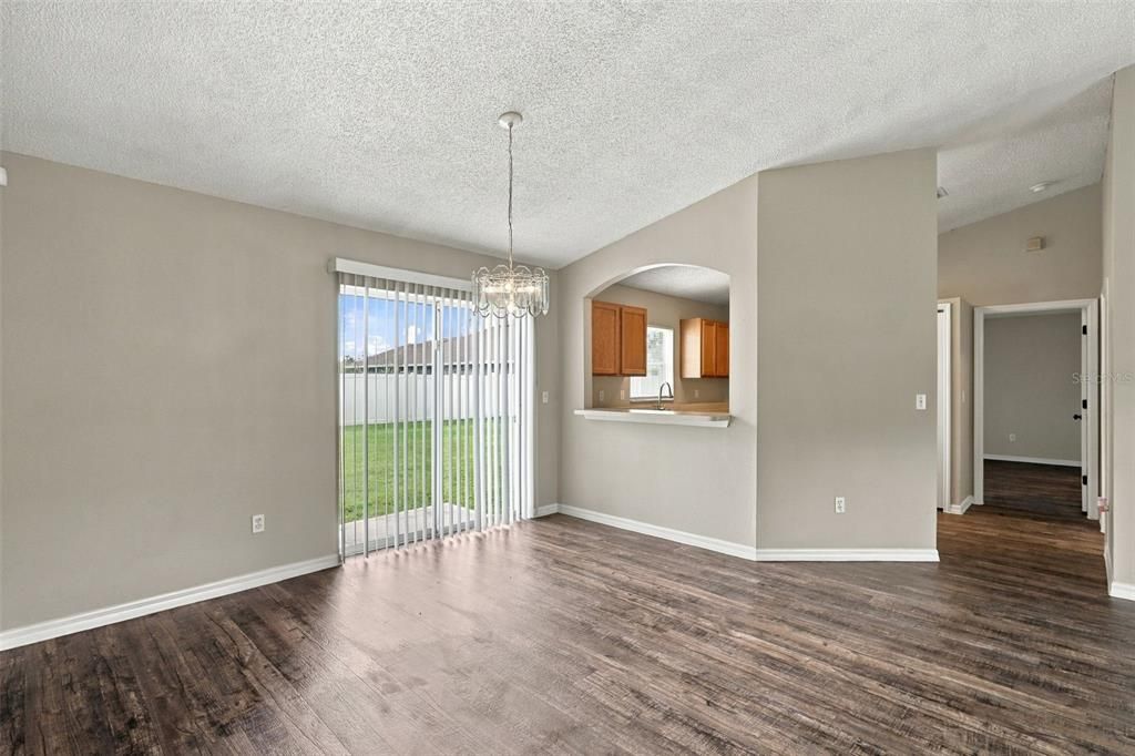 For Sale: $260,000 (3 beds, 2 baths, 1352 Square Feet)