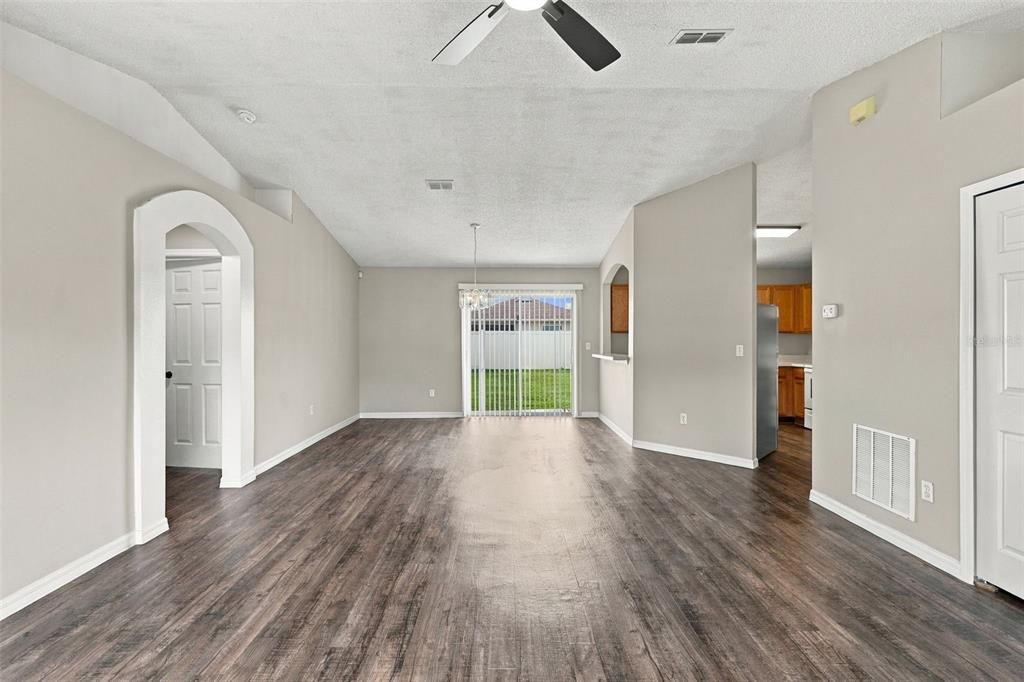 For Sale: $260,000 (3 beds, 2 baths, 1352 Square Feet)