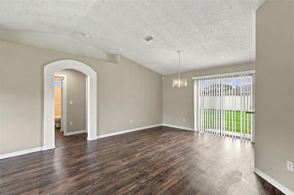 For Sale: $260,000 (3 beds, 2 baths, 1352 Square Feet)