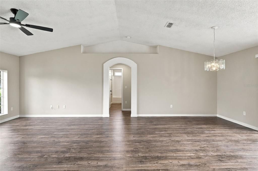 For Sale: $260,000 (3 beds, 2 baths, 1352 Square Feet)