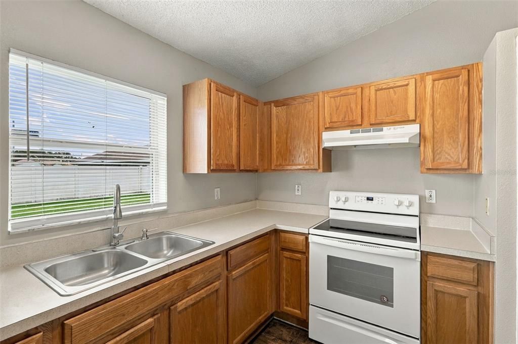 For Sale: $260,000 (3 beds, 2 baths, 1352 Square Feet)