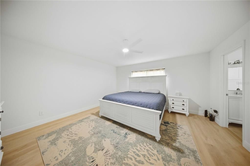 На продажу: $184,900 (2 спален, 2 ванн, 1369 Квадратных фут)