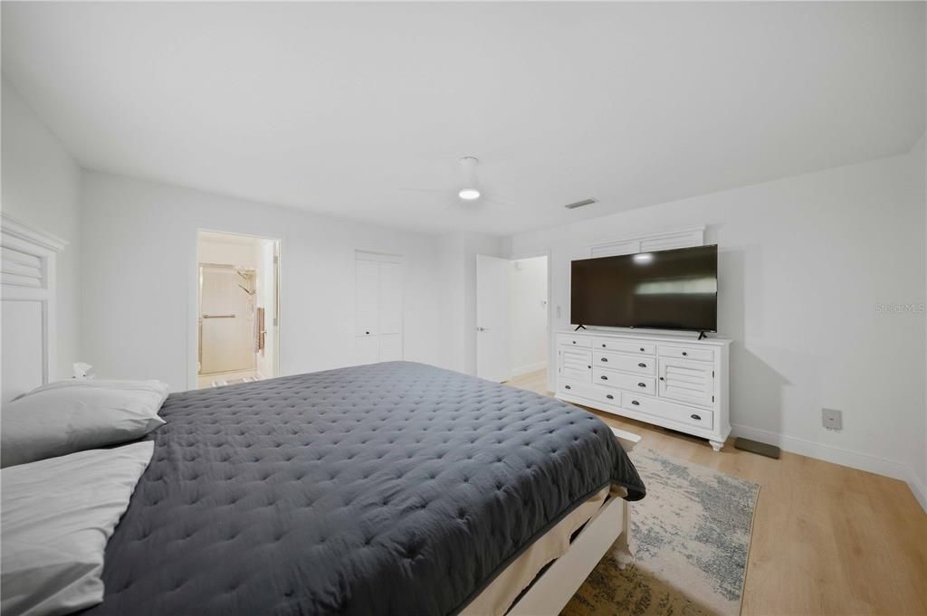 На продажу: $184,900 (2 спален, 2 ванн, 1369 Квадратных фут)