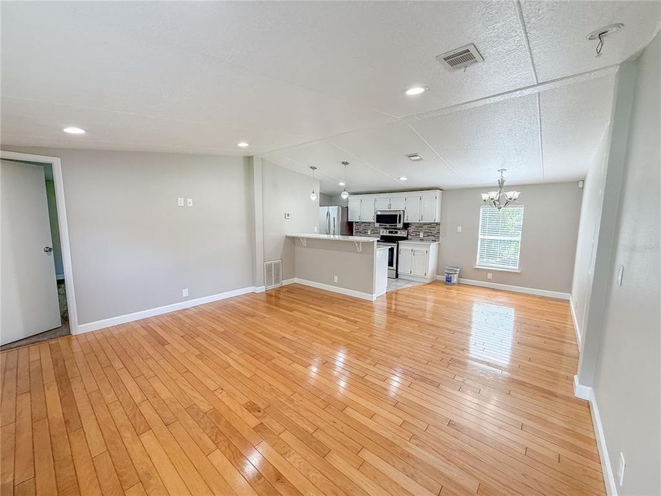 В аренду: $1,850 (2 спален, 2 ванн, 1012 Квадратных фут)