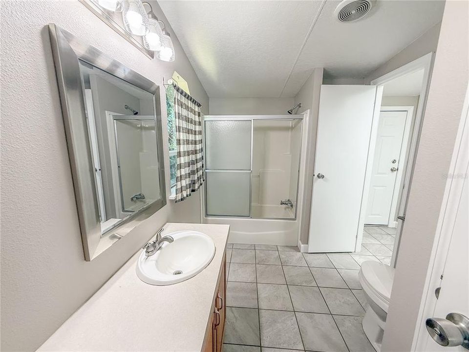 В аренду: $1,850 (2 спален, 2 ванн, 1012 Квадратных фут)