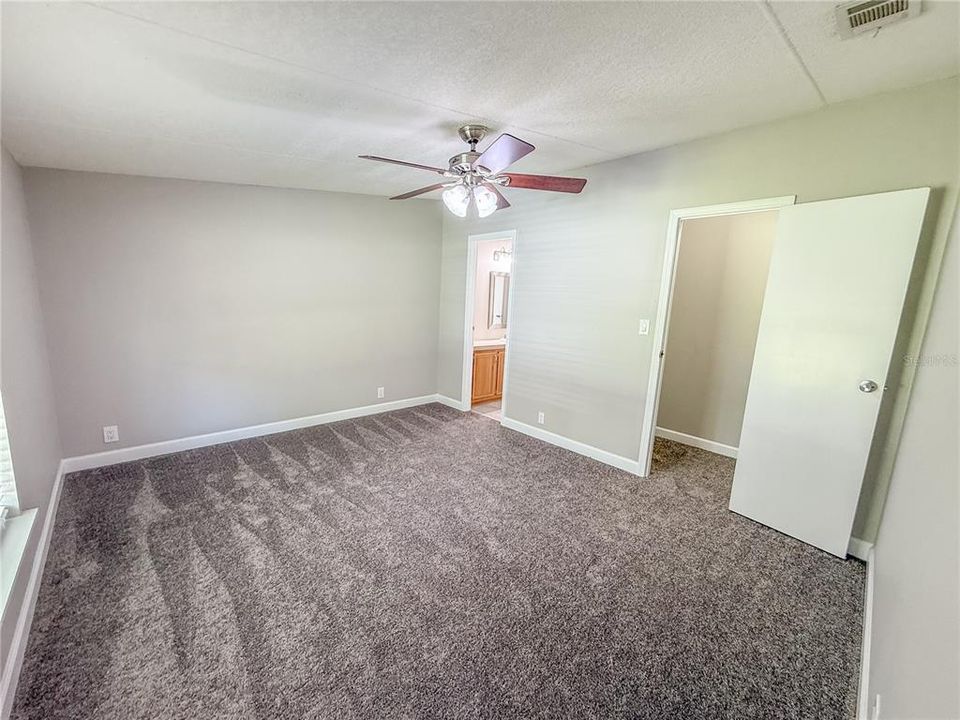 В аренду: $1,850 (2 спален, 2 ванн, 1012 Квадратных фут)