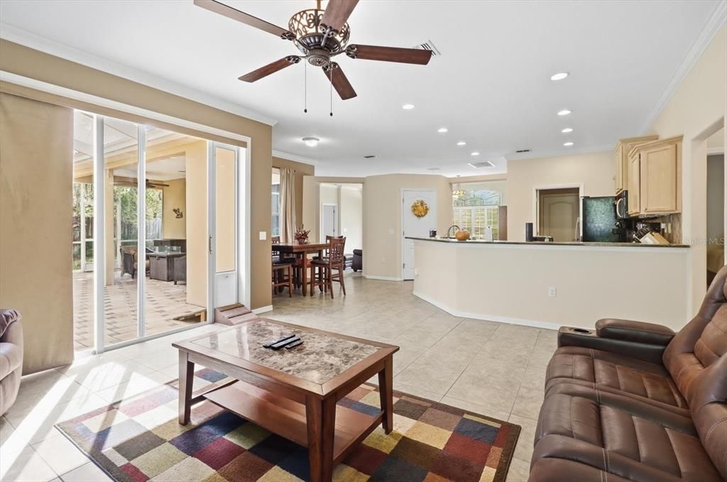 For Sale: $369,000 (3 beds, 2 baths, 1877 Square Feet)