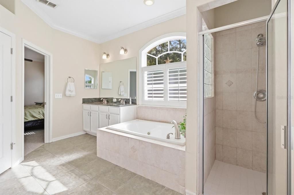 For Sale: $369,000 (3 beds, 2 baths, 1877 Square Feet)