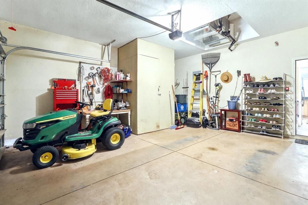 For Sale: $369,000 (3 beds, 2 baths, 1877 Square Feet)