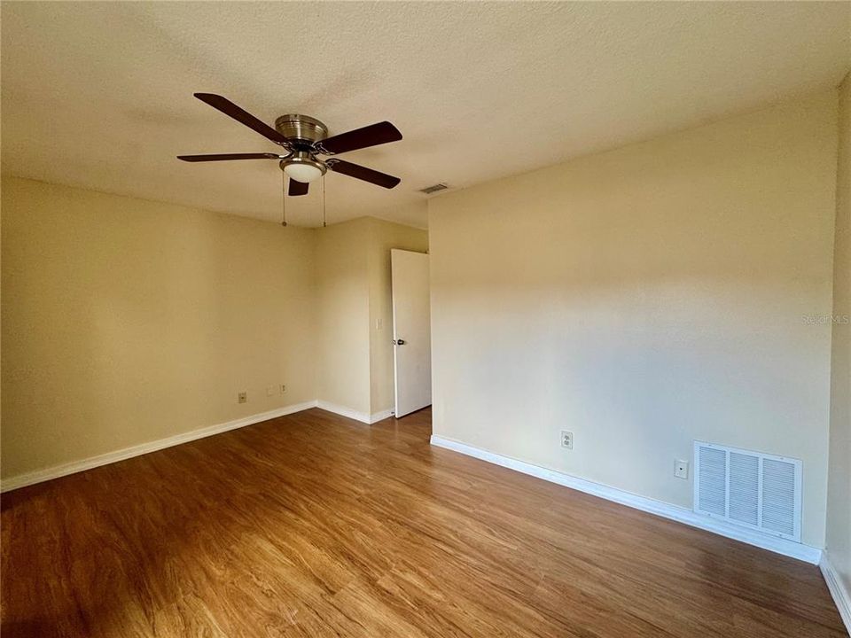 For Sale: $210,000 (2 beds, 2 baths, 1190 Square Feet)