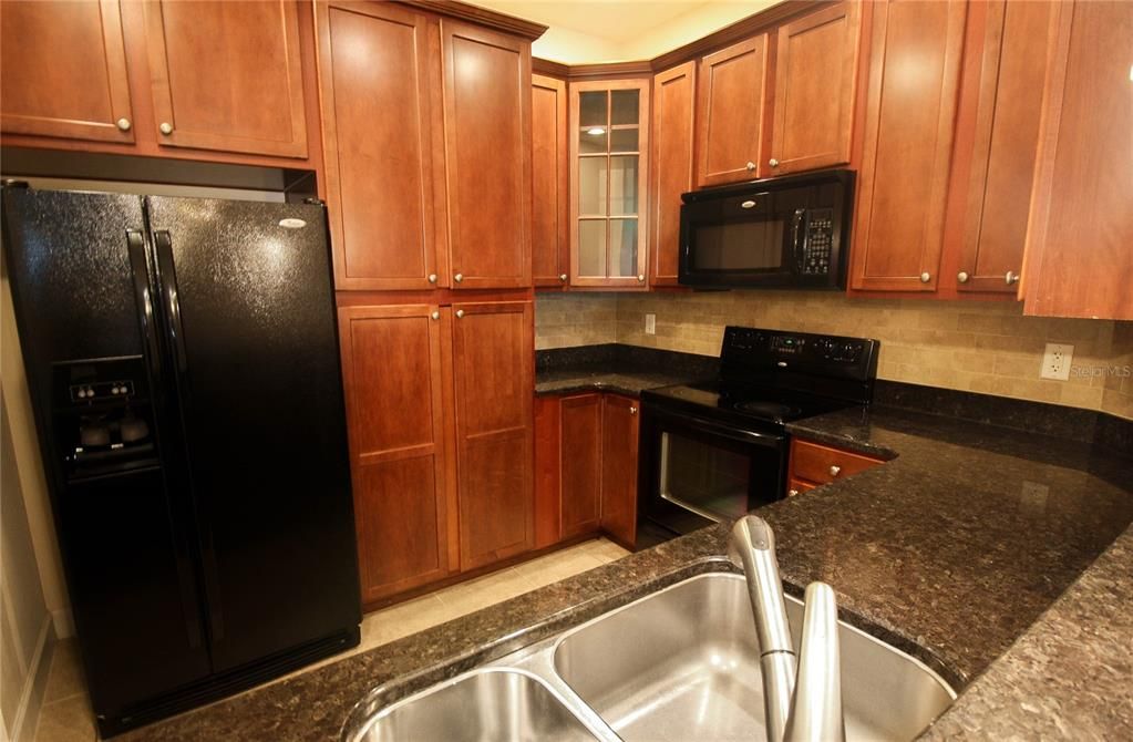 For Rent: $2,000 (3 beds, 2 baths, 1252 Square Feet)