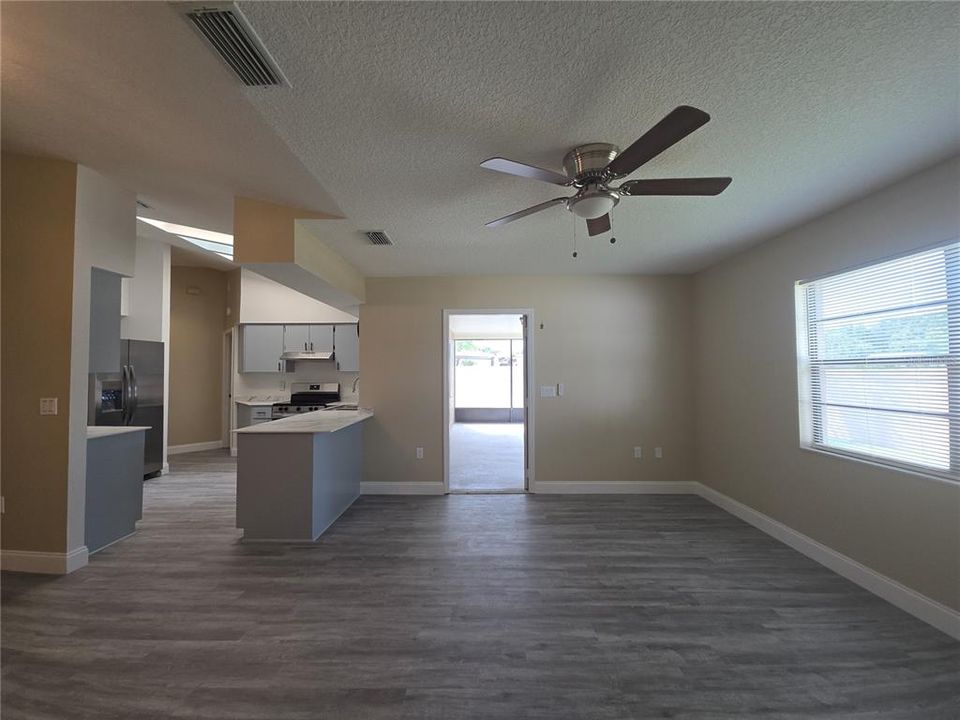 For Sale: $359,900 (3 beds, 2 baths, 1562 Square Feet)