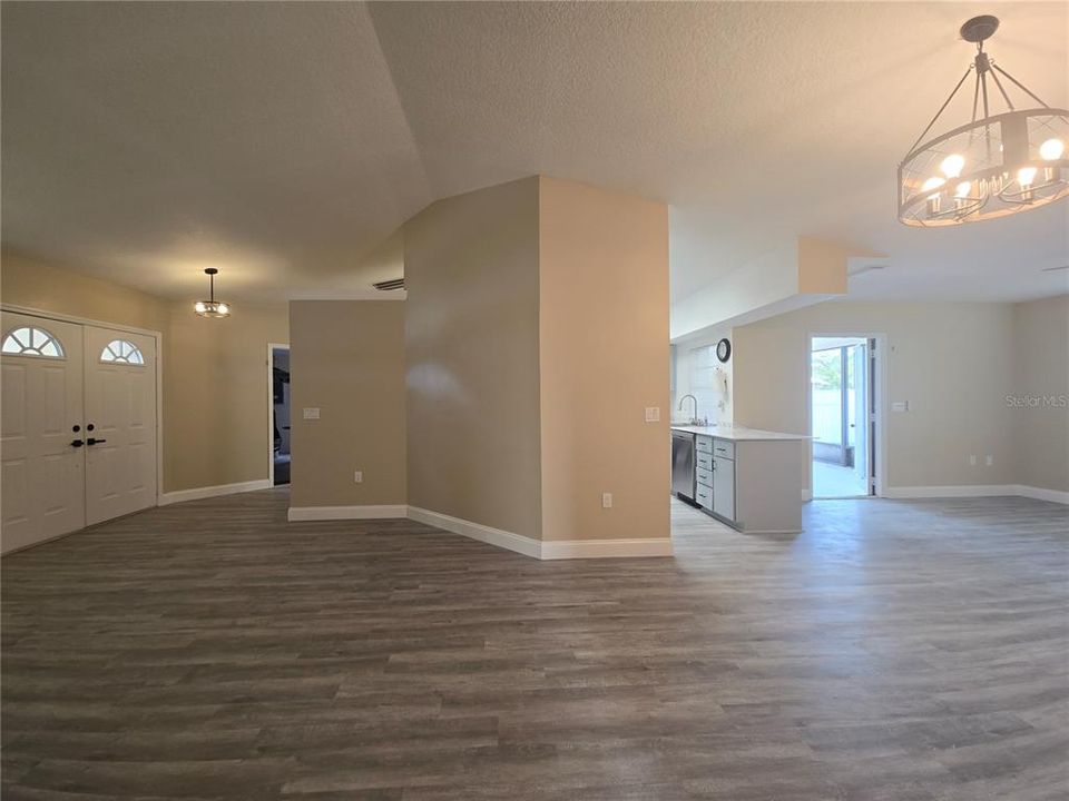 For Sale: $359,900 (3 beds, 2 baths, 1562 Square Feet)