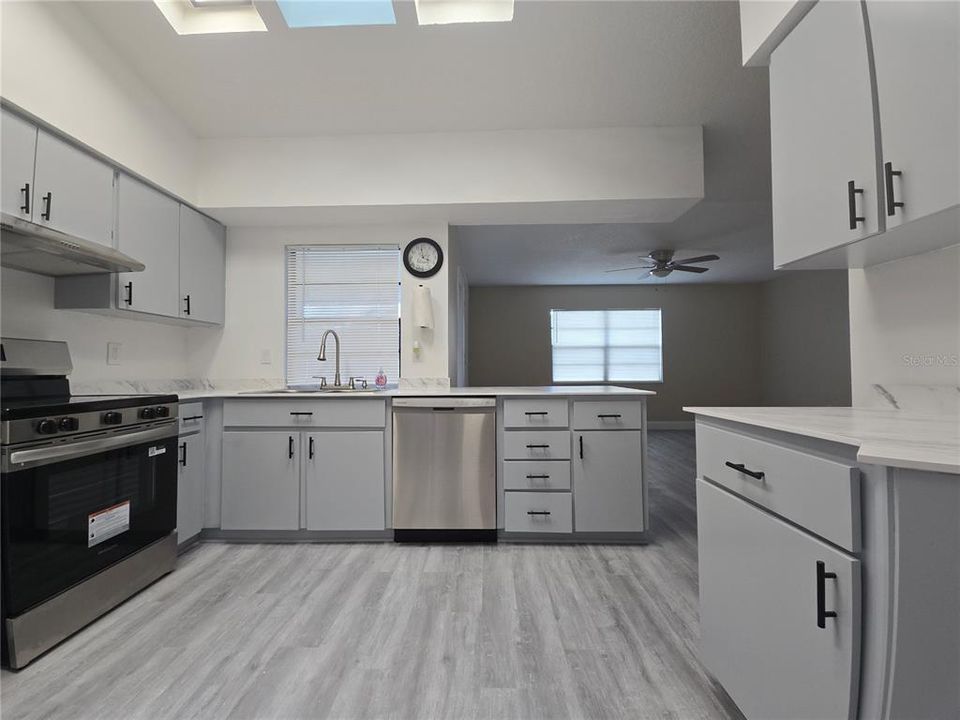 For Sale: $359,900 (3 beds, 2 baths, 1562 Square Feet)