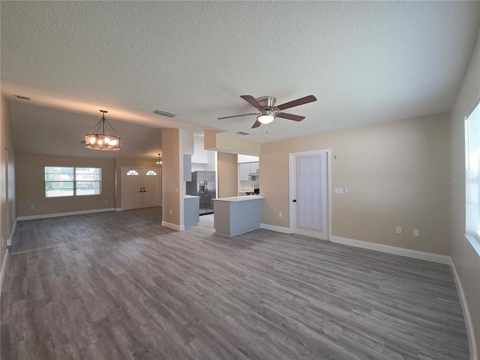 For Sale: $359,900 (3 beds, 2 baths, 1562 Square Feet)