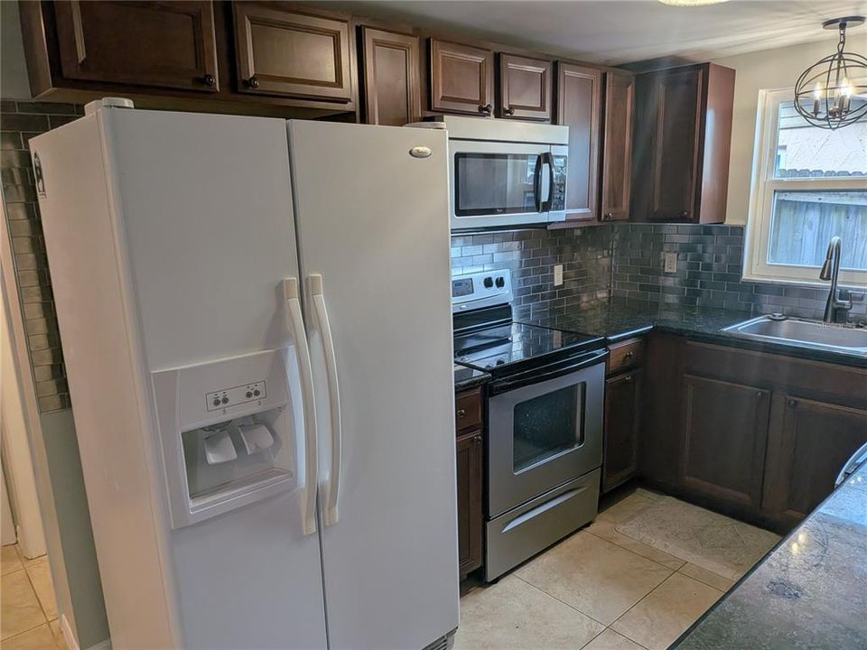 For Rent: $1,600 (2 beds, 2 baths, 1310 Square Feet)