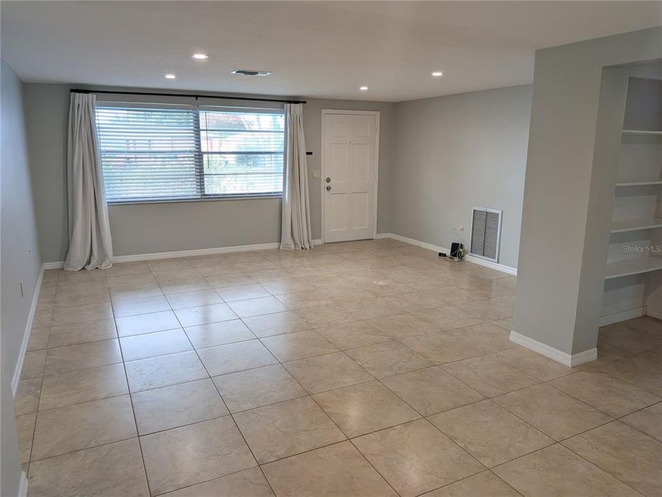 For Rent: $1,600 (2 beds, 2 baths, 1310 Square Feet)
