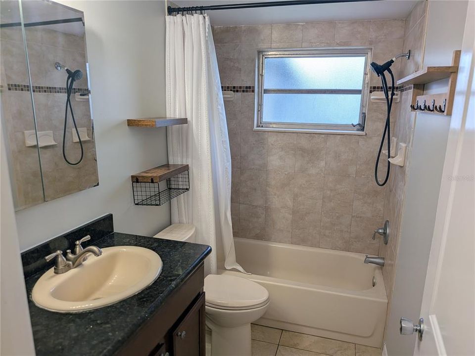 For Rent: $1,600 (2 beds, 2 baths, 1310 Square Feet)