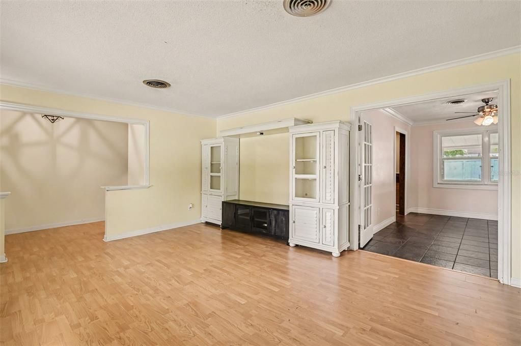 For Sale: $450,000 (3 beds, 2 baths, 1702 Square Feet)