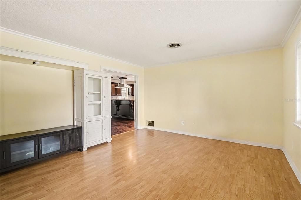 For Sale: $450,000 (3 beds, 2 baths, 1702 Square Feet)